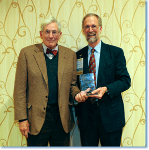 Richard Gilder, recipient of the 2012 Roosevelt-Wilson Award, and 2012 AHA president William Cronon.