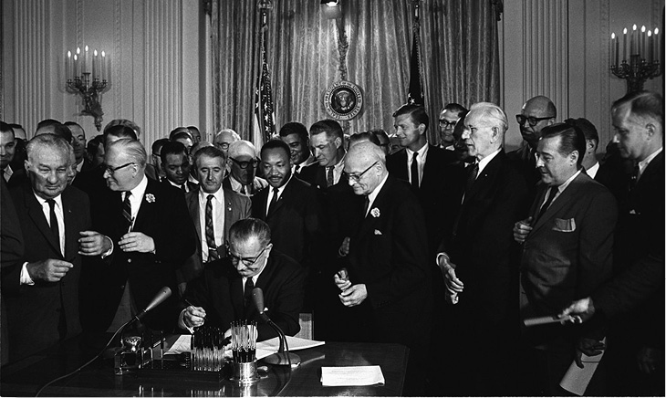 Lyndon_Johnson_signing_Civil_Rights_Act%2c_July_2%2c_1964.tif