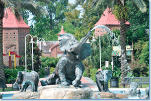 The Audubon Zoo, located in historic Uptown New Orleans on Magazine Street between Walnut and Calhoun Streets. Image courtesy the New Orleans Convention and Visitors Bureau.