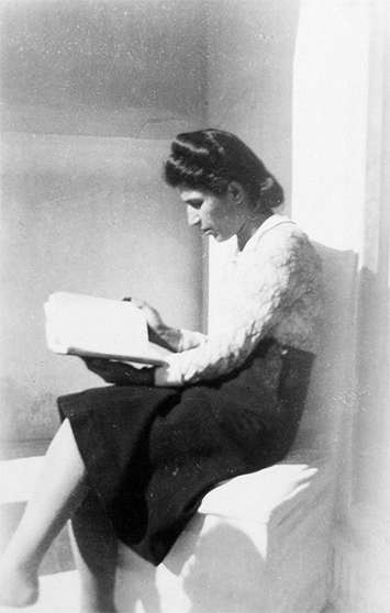 Sadiqah Dawlatabadi in 1926 or 1927. Original in private collection of Mahdokht Sanati, image courtesy of Women’s Worlds in Qajar Iran.
