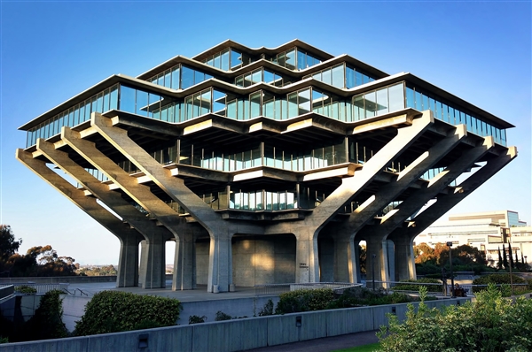 An image of the Geisel Library at the University of California, San Diego. The building is a fusion of concrete brutalism and glass, rising up from a narrow base before spreading out in the shape of a tree.
