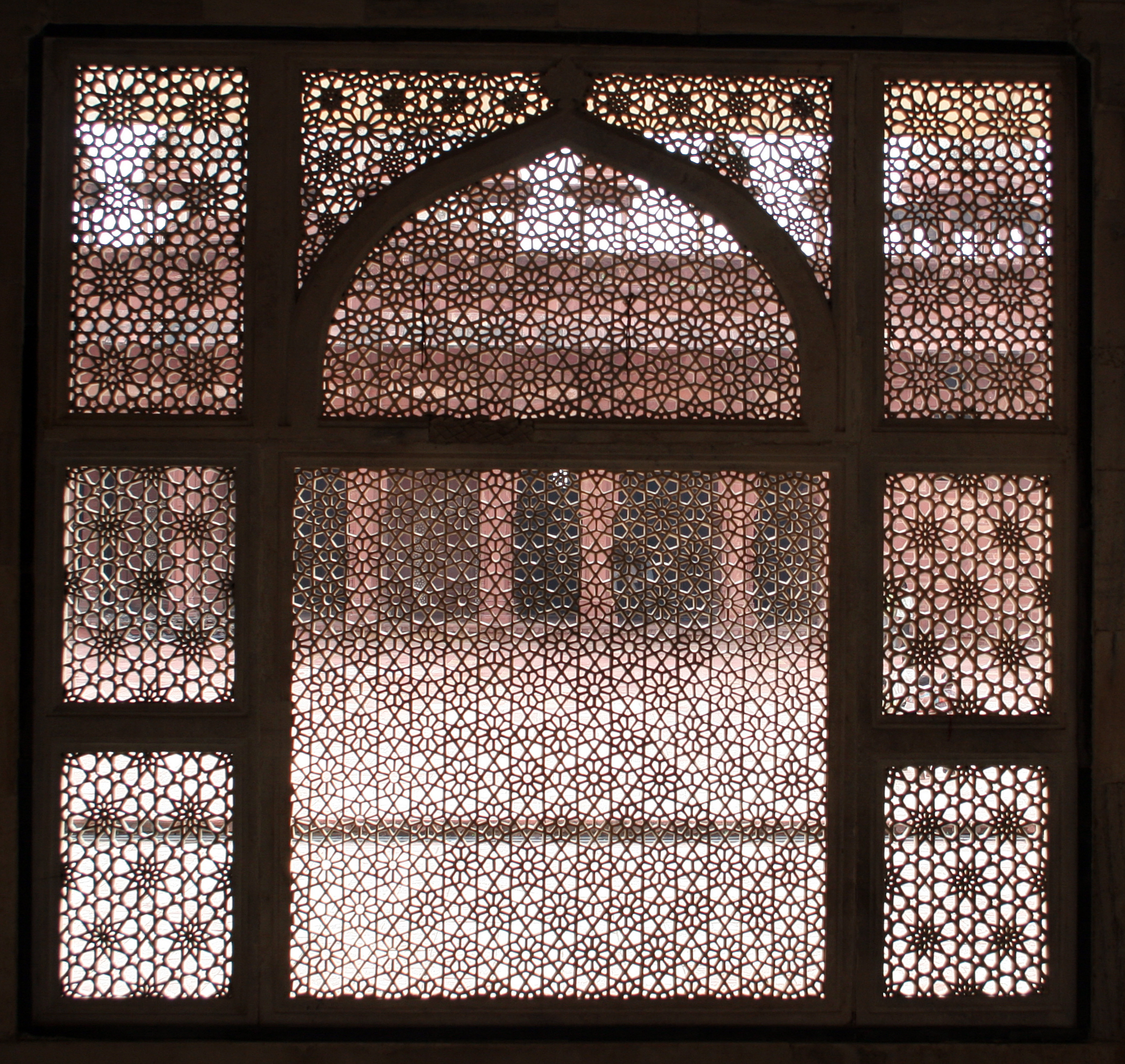 Ornate screen window 