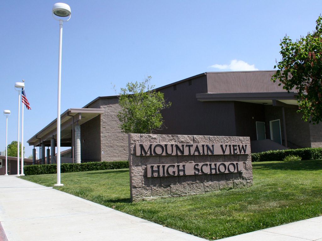 mountain_view_high_school_building