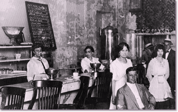 Kolb’s Restaurant, New Orleans, ca. 1900. Courtesy of the Louisiana State Museum/1994.003.35.05.