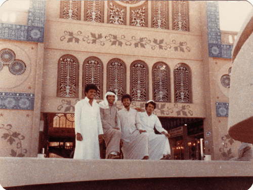 Blue Souk Visit, 1984. Courtesy Khaled Hadi Bin Sumaidaa